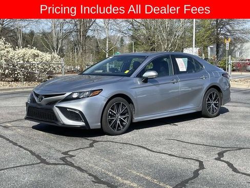 Used 2024 Toyota Camry SE w/ Convenience Package FWD image 1