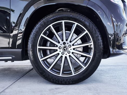 Used 2025 Mercedes-Benz GLS 580 4MATIC image 10