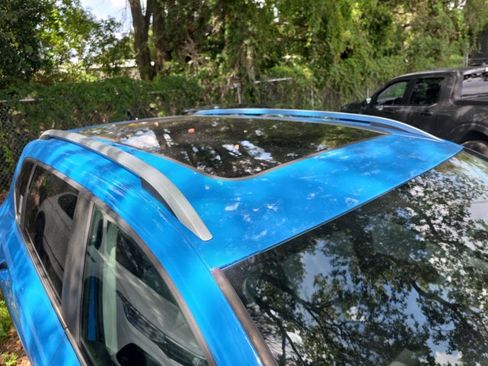 Used 2022 Volkswagen Taos SE w/ Panoramic Sunroof Package FWD image 6