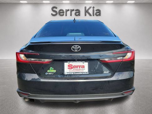 Used 2025 Toyota Camry SE w/ Convenience Package FWD image 5