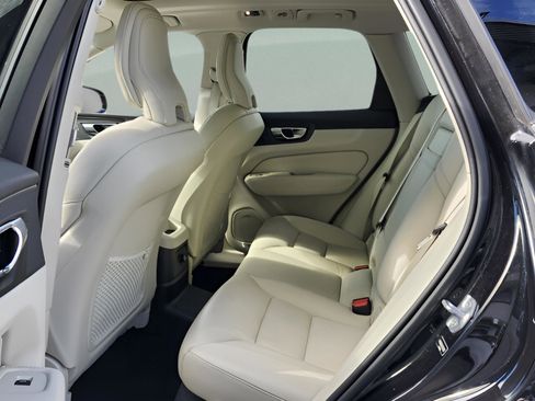 Used 2020 Volvo XC60 T8 Momentum w/ Protection Package Premier image 12