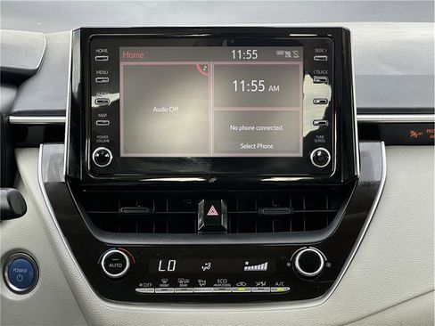 Used 2020 Toyota Corolla LE image 23