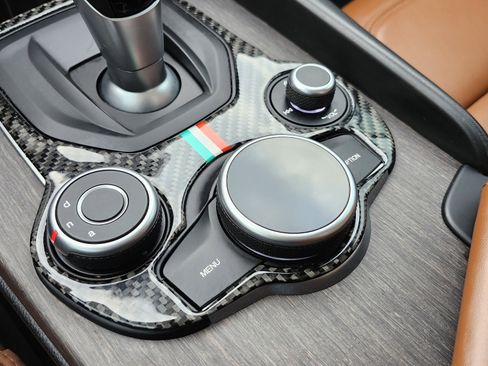 Used 2019 Alfa Romeo Giulia Ti w/ Quick Order Package 22X Lusso image 11