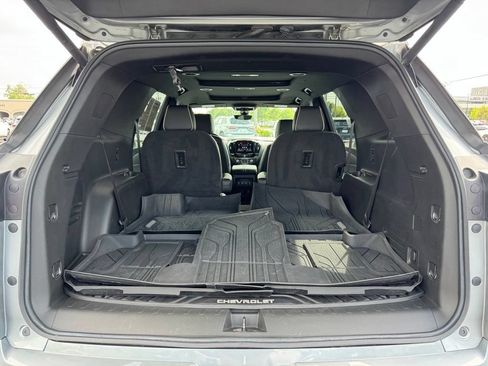 Used 2023 Chevrolet Traverse Premier FWD image 42