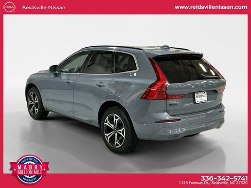 Used 2022 Volvo XC60 B5 Momentum w/ Climate Package image 4