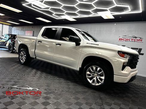 Used 2023 Chevrolet Silverado 1500 Custom image 1