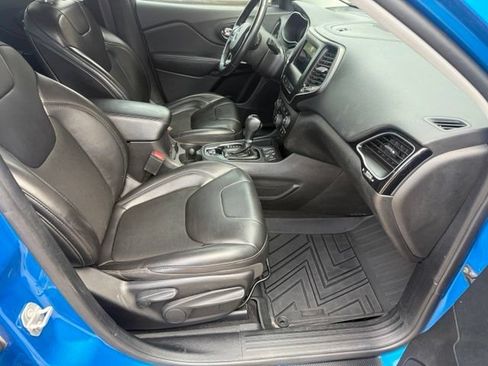 Used 2021 Jeep Cherokee Latitude Plus FWD image 22