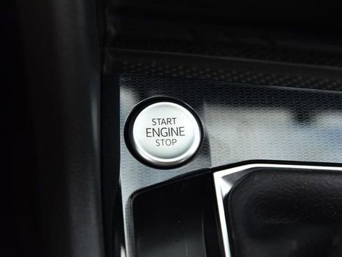 New 2026 Volkswagen Taos SE image 16