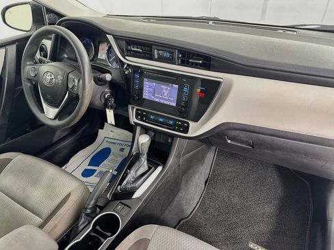 Used 2018 Toyota Corolla LE FWD image 30