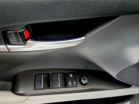 Used 2022 Toyota Camry XLE image 35