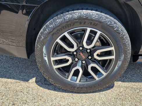 Used 2024 GMC Yukon AT4 w/ AT4 Premium Plus Package AWD/4WD image 6