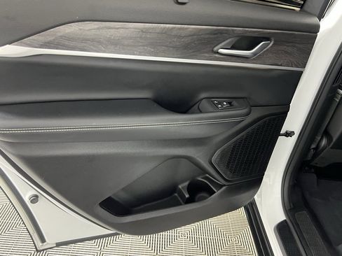 Used 2023 Jeep Grand Cherokee L Limited w/ Luxury Tech Group II image 27