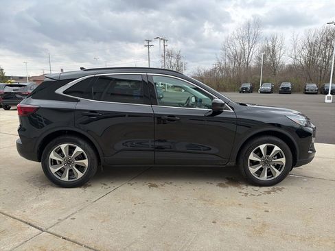 Used 2025 Ford Escape Platinum image 4