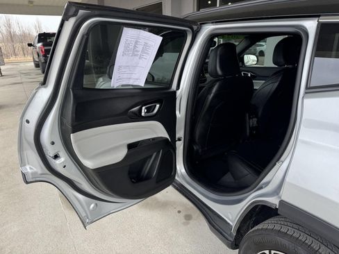 Used 2024 Jeep Compass Limited image 7