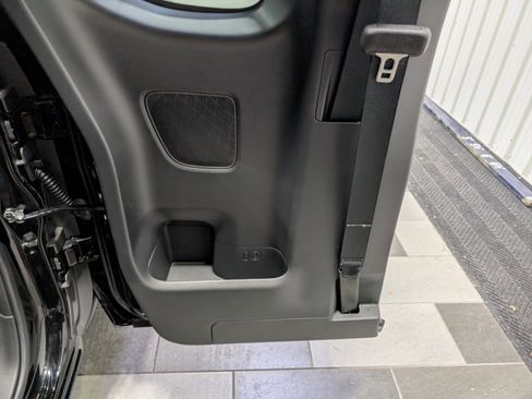 Used 2025 Nissan Frontier S image 9