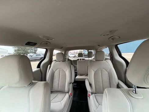 Used 2018 Chrysler Pacifica Touring Plus image 26