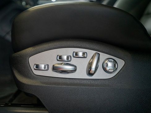 New 2026 Porsche Macan image 23