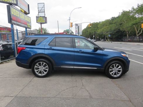Used 2020 Ford Explorer XLT w/ Equipment Group 202A AWD/4WD image 8