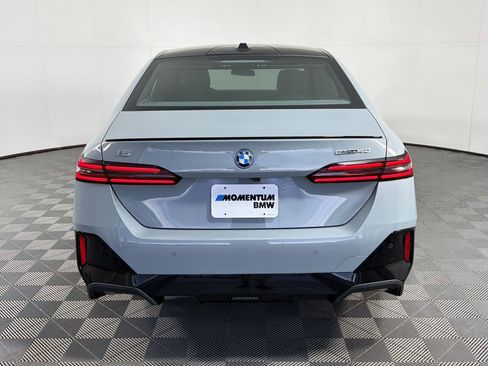 Used 2025 BMW i5 eDrive40i w/ Executive Package RWD image 10