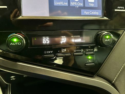 Used 2019 Toyota Camry SE image 21