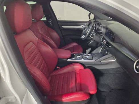 Used 2023 Alfa Romeo Stelvio Veloce AWD/4WD image 32
