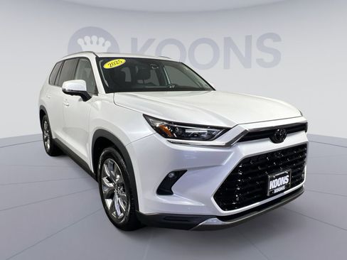 Used 2025 Toyota Grand Highlander AWD image 2
