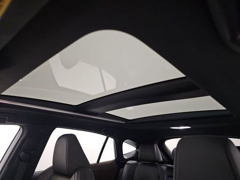 Used 2021 Toyota Venza Limited image 31