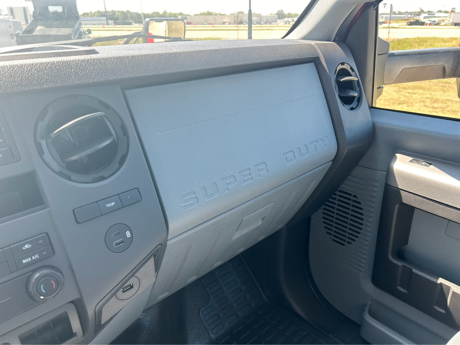 Used 2026 Ford F750 2WD Crew Cab Super Duty image 23