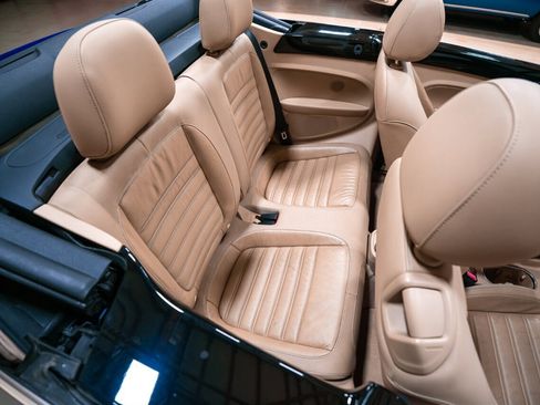 Used 2013 Volkswagen Beetle 2.0T image 17