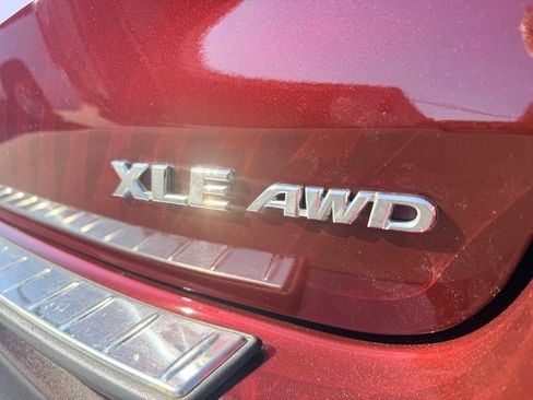 Used 2018 Toyota Highlander XLE AWD/4WD image 12