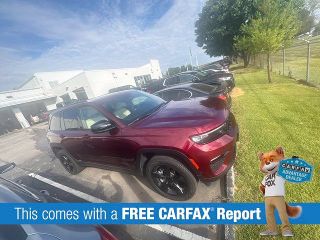 Used 2024 Jeep Grand Cherokee Limited w/ Black Appearance Package AWD/4WD image 2