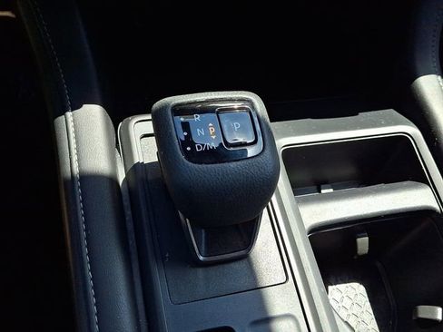 Used 2024 Nissan Pathfinder S AWD/4WD image 12