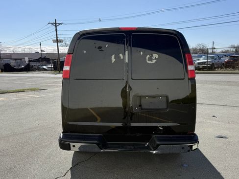 Used 2018 Chevrolet Express 2500 w/ Driver Convenience Package image 4