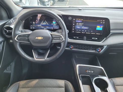 Used 2025 Chevrolet Equinox LT w/ Convenience Package II FWD image 7