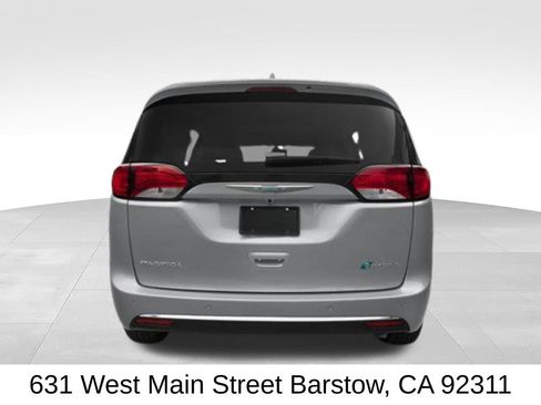 Used 2020 Chrysler Pacifica Touring-L w/ S Appearance Package FWD image 8