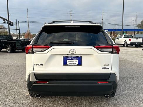 Used 2021 Toyota RAV4 XLE w/ Convenience Package image 15