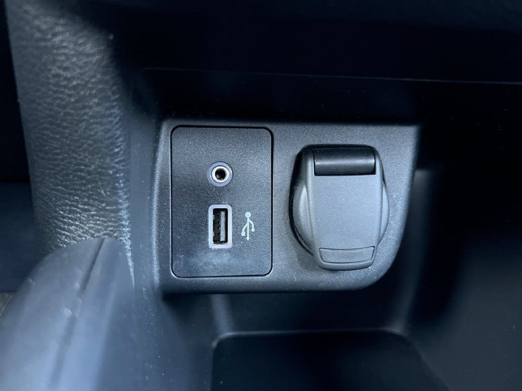 Used 2022 Nissan Versa SV FWD image 31