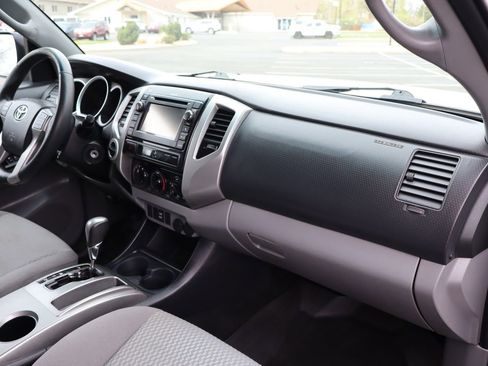 Used 2013 Toyota Tacoma 4x4 Double Cab w/ SR5 Pkg image 17
