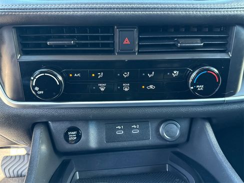 Used 2024 Nissan Rogue S image 22