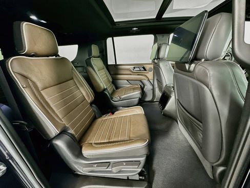 Used 2026 GMC Yukon XL Denali Ultimate w/ LPO, Illumination Package AWD/4WD image 28