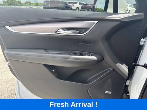 Used 2024 Cadillac XT6 Luxury w/ LPO, Floor Liner Package FWD image 13