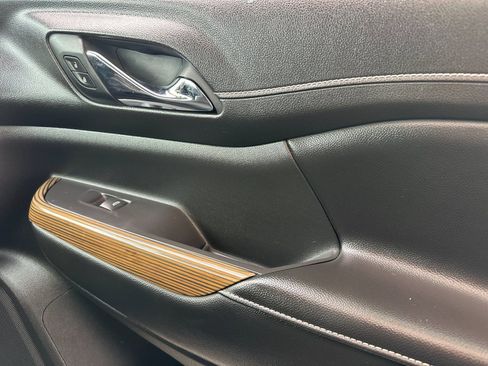 Used 2020 GMC Acadia SLE image 21