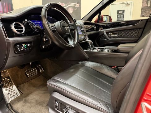 Used 2017 Bentley Bentayga AWD/4WD image 14