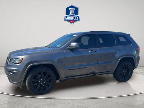 Certified 2018 Jeep Grand Cherokee Altitude AWD/4WD image 4