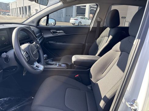 Used 2025 Kia Sportage LX image 18