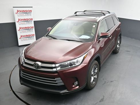Used 2018 Toyota Highlander Limited Platinum AWD/4WD image 12