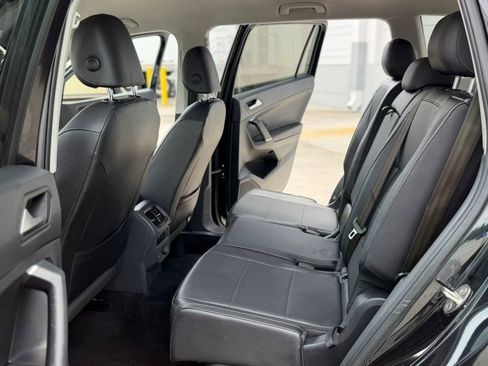 Used 2020 Volkswagen Tiguan SE FWD image 18