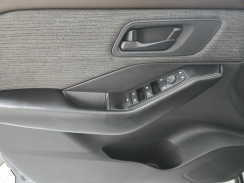 Used 2023 Nissan Rogue S AWD/4WD image 21