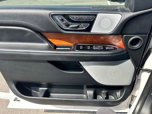 Used 2019 Lincoln Navigator L Reserve image 21