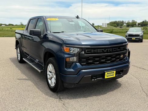 Used 2023 Chevrolet Silverado 1500 Custom AWD/4WD image 3